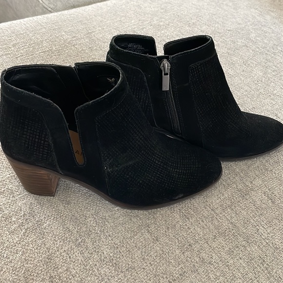 Lucky Brand suede booties - Picture 2 of 6